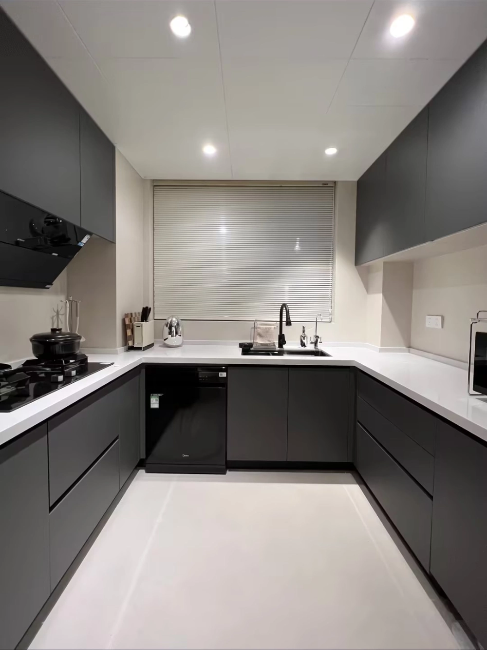 Custom kitchen cabinets manufactured by George Group China