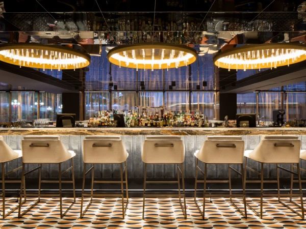 Montreal Fairmont Queen Elizabeth hotel bar counter and dining interior reference