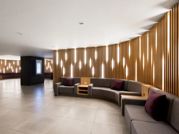 Montreal Fairmont Queen Elizabeth hotel corridor wall finish and interior material reference